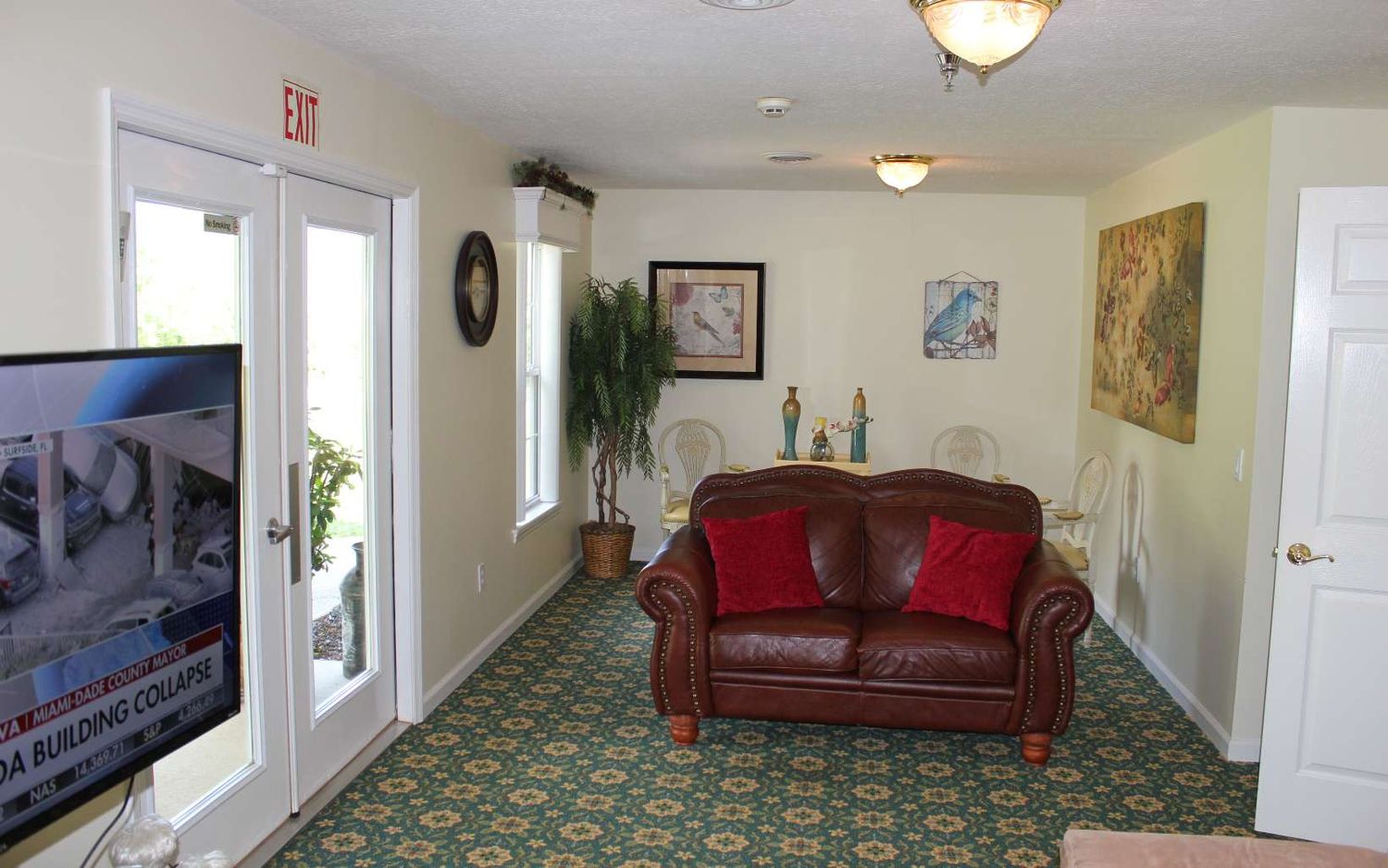 56 W Vineyard Ln, Hayesville, NC 28904